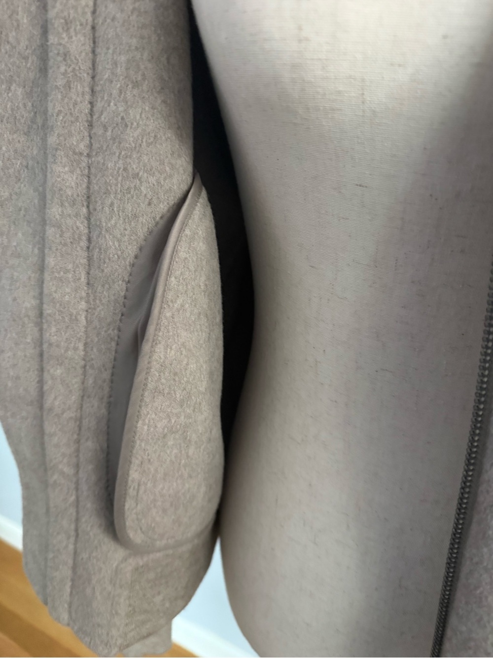 Quince Merino Wool Bomber Jacket in Taupe M - Picture 6 of 7